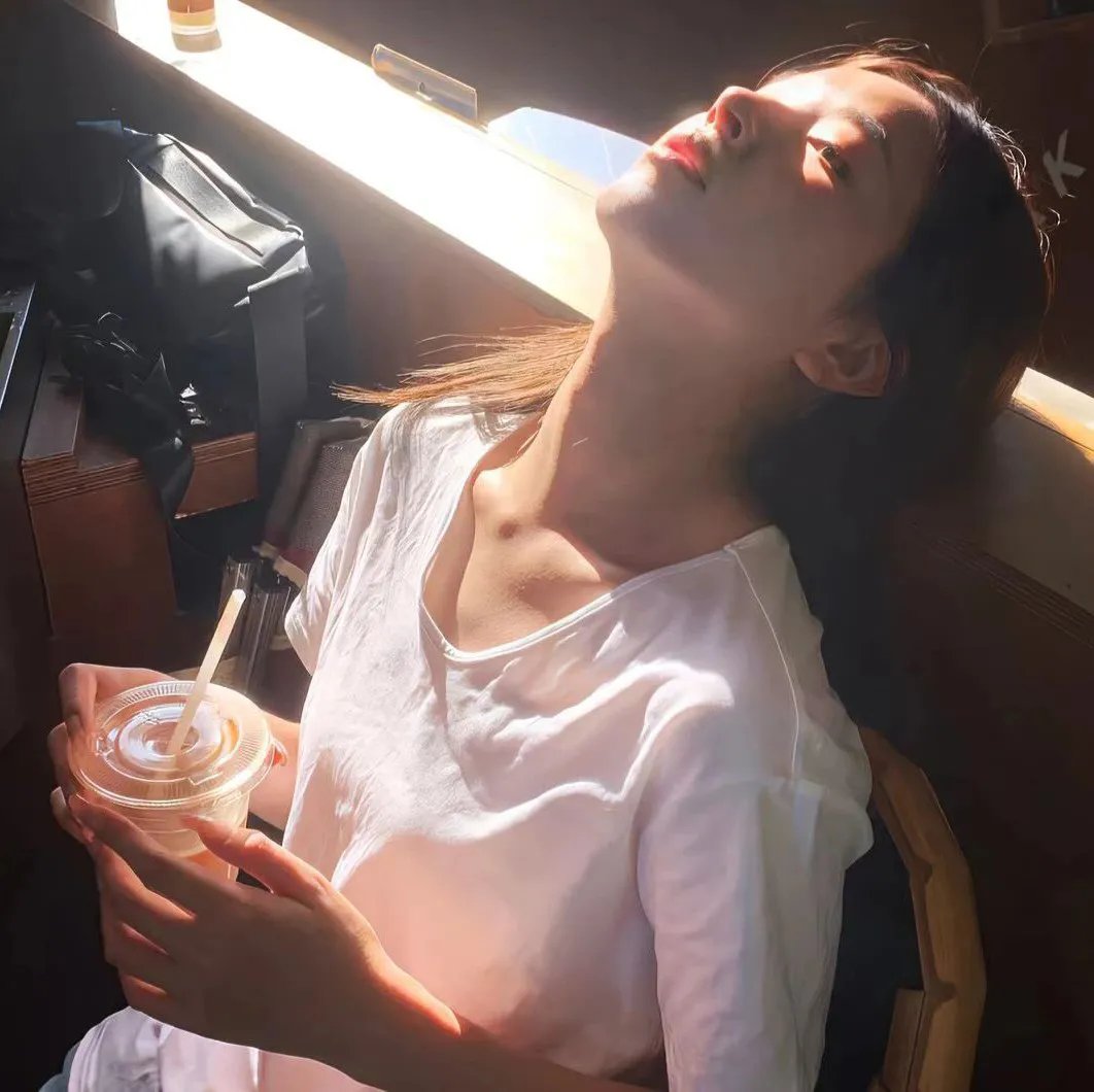 妮克忒封面